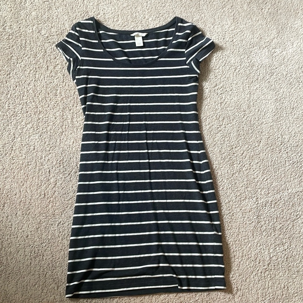H&M Grey and White Stripped T-Shirt Dress